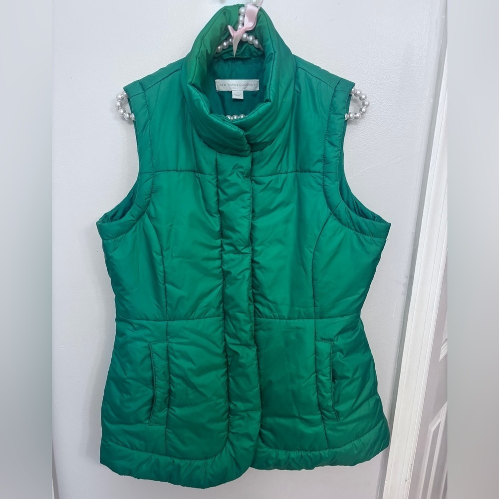 New York & Company Green Quilted Vest Size: Small